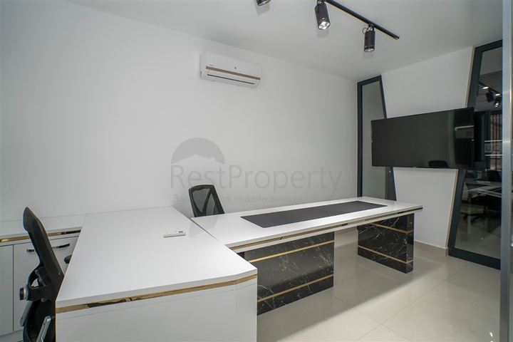 Equipped spacious office in a business center in Oba district