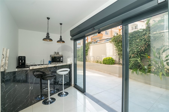 Equipped spacious office in a business center in Oba district