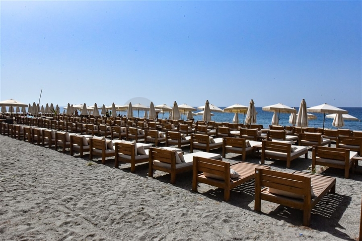 1+1 apartment in a premium class complex on the first coastline 