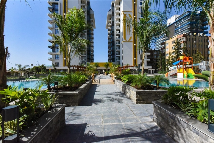 1+1 apartment in a premium class complex on the first coastline 