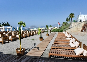 1+1 apartment in a premium class complex on the first coastline 