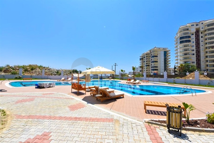 1+1 apartment with mountain and sea views in Mahmutlar district