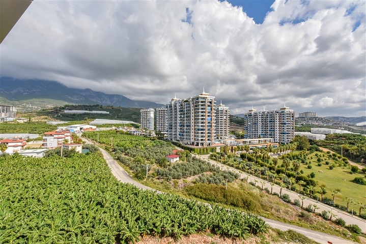 1+1 apartment with mountain and sea views in Mahmutlar district