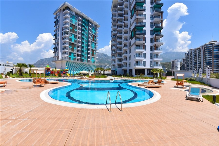 1+1 apartment with mountain and sea views in Mahmutlar district