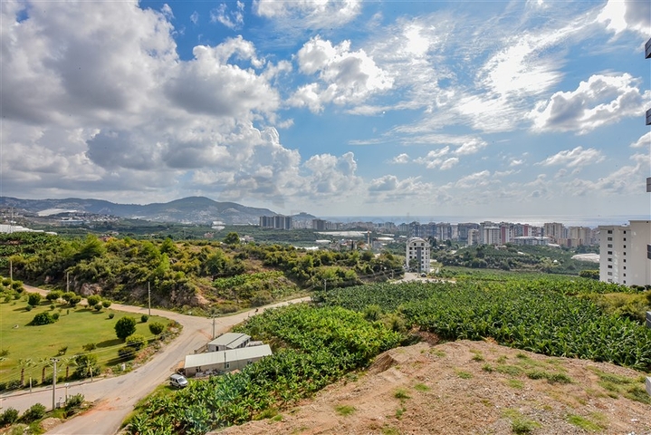 1+1 apartment with mountain and sea views in Mahmutlar district