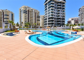 1+1 apartment with mountain and sea views in Mahmutlar district