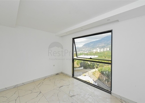 1+1 apartment with mountain and sea views in Mahmutlar district