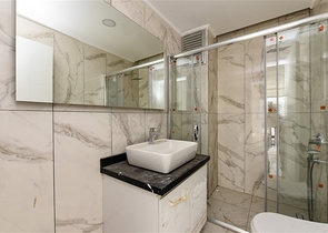 1+1 apartment with mountain and sea views in Mahmutlar district