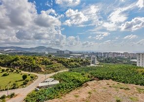 1+1 apartment with mountain and sea views in Mahmutlar district