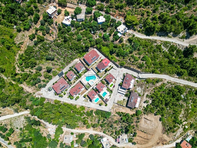 Furnished spacious apartment in a complex with sea and mountain views