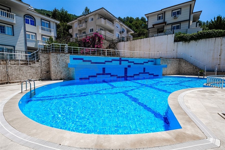 Furnished spacious apartment in a complex with sea and mountain views