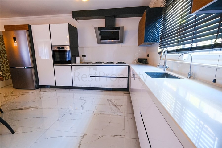 Furnished spacious apartment in a complex with sea and mountain views