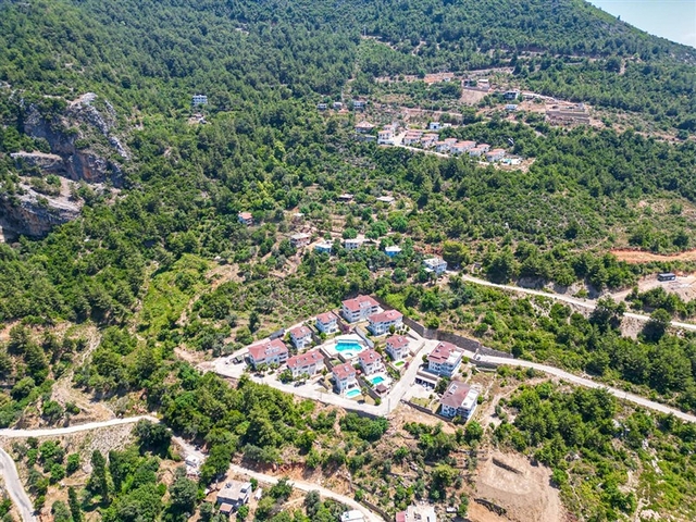 Furnished spacious apartment in a complex with sea and mountain views