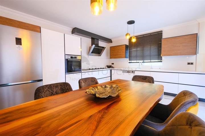 Furnished spacious apartment in a complex with sea and mountain views