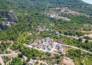 Furnished spacious apartment in a complex with sea and mountain views