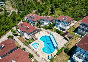 Furnished spacious apartment in a complex with sea and mountain views