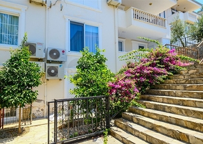 Furnished spacious apartment in a complex with sea and mountain views