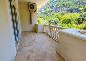Furnished spacious apartment in a complex with sea and mountain views