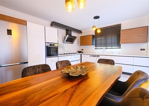 Furnished spacious apartment in a complex with sea and mountain views