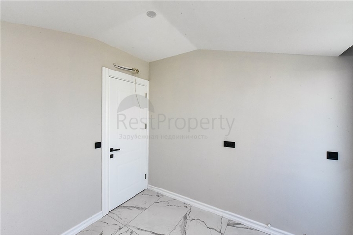 3+1 penthouse with separate kitchen on the first coastline in Kestel