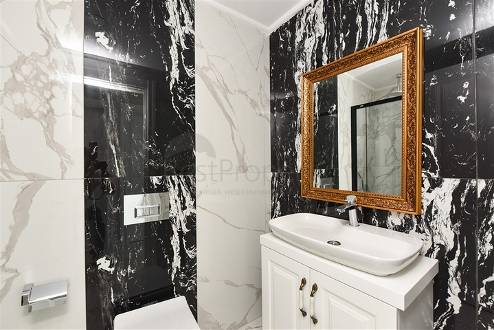 3+1 penthouse with separate kitchen on the first coastline in Kestel