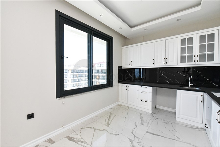 3+1 penthouse with separate kitchen on the first coastline in Kestel