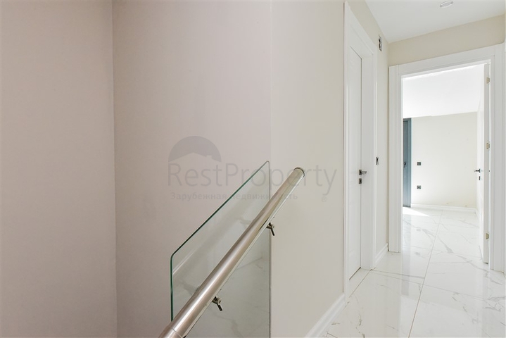 3+1 penthouse with separate kitchen on the first coastline in Kestel