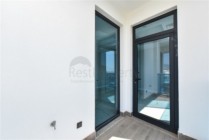 3+1 penthouse with separate kitchen on the first coastline in Kestel