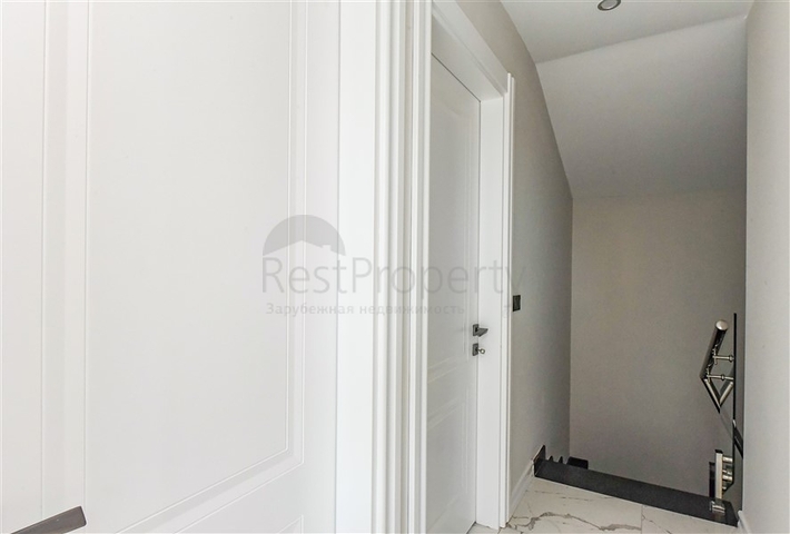 3+1 penthouse with separate kitchen on the first coastline in Kestel