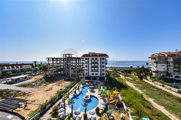 3+1 penthouse with separate kitchen on the first coastline in Kestel