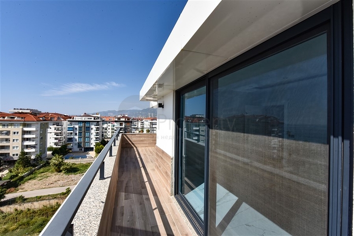 3+1 penthouse with separate kitchen on the first coastline in Kestel