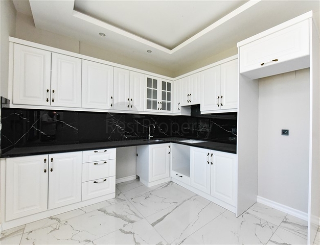 3+1 penthouse with separate kitchen on the first coastline in Kestel