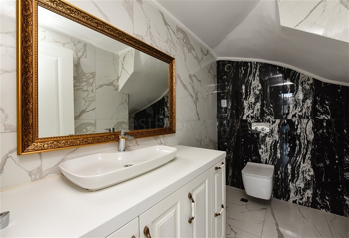 3+1 penthouse with separate kitchen on the first coastline in Kestel