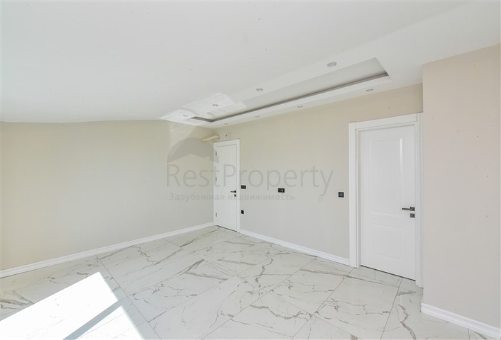 3+1 penthouse with separate kitchen on the first coastline in Kestel