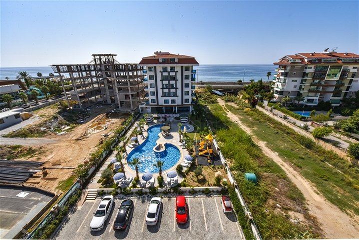 3+1 penthouse with separate kitchen on the first coastline in Kestel