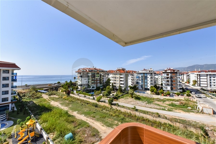 3+1 penthouse with separate kitchen on the first coastline in Kestel