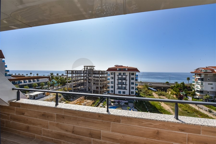 3+1 penthouse with separate kitchen on the first coastline in Kestel