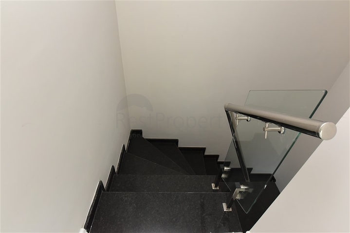 3+1 penthouse with separate kitchen on the first coastline in Kestel