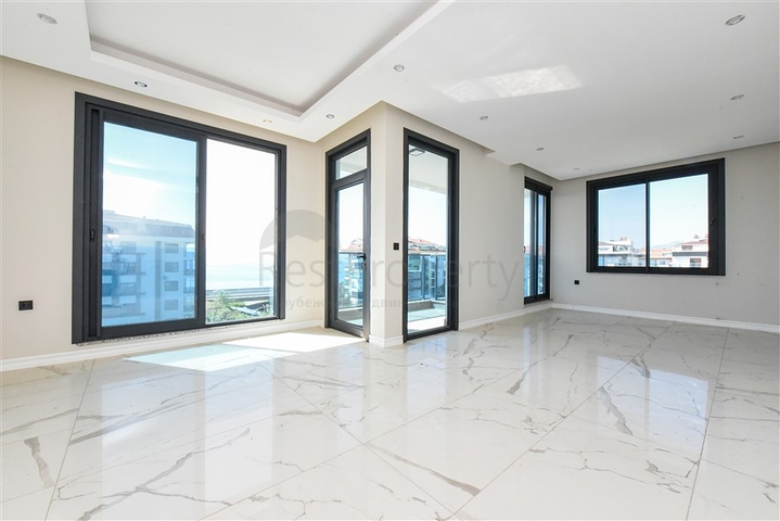 3+1 penthouse with separate kitchen on the first coastline in Kestel