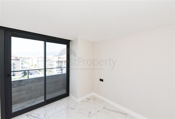 3+1 penthouse with separate kitchen on the first coastline in Kestel