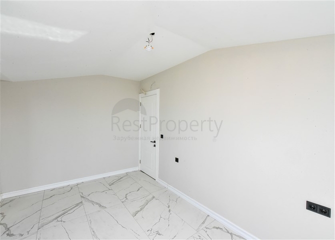 3+1 penthouse with separate kitchen on the first coastline in Kestel