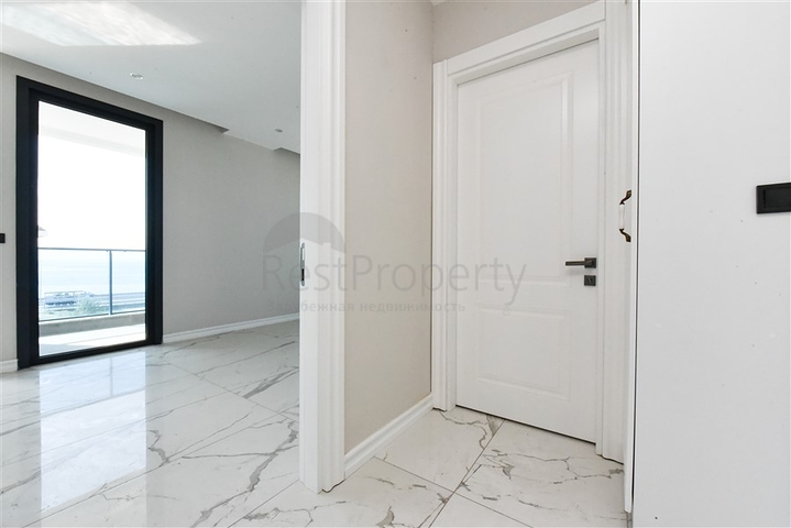 3+1 penthouse with separate kitchen on the first coastline in Kestel