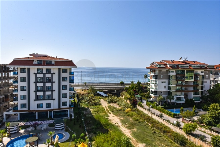 3+1 penthouse with separate kitchen on the first coastline in Kestel