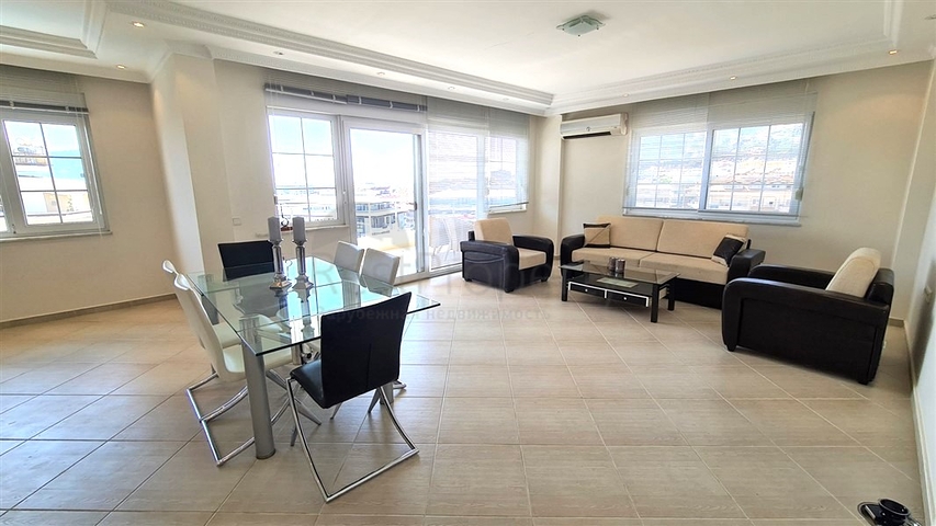 4+1 penthouse with sea view in the very center of Alanya