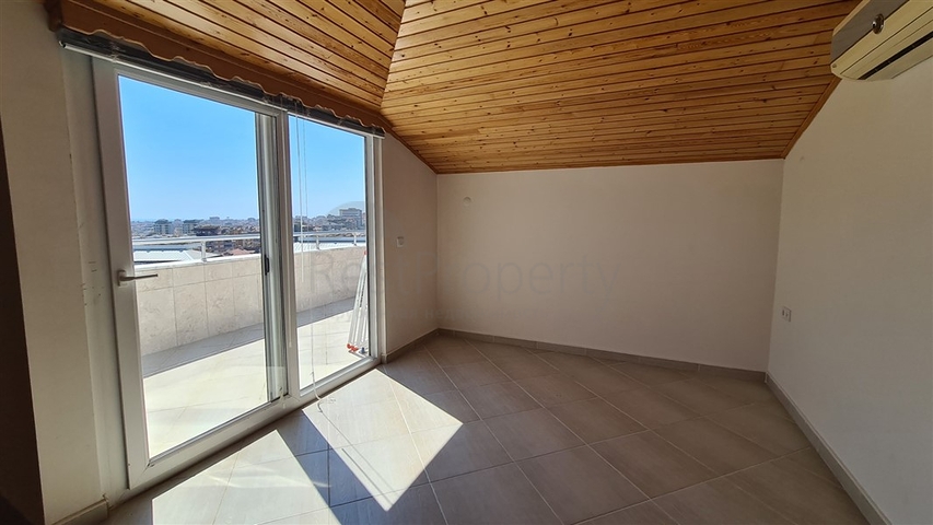 4+1 penthouse with sea view in the very center of Alanya