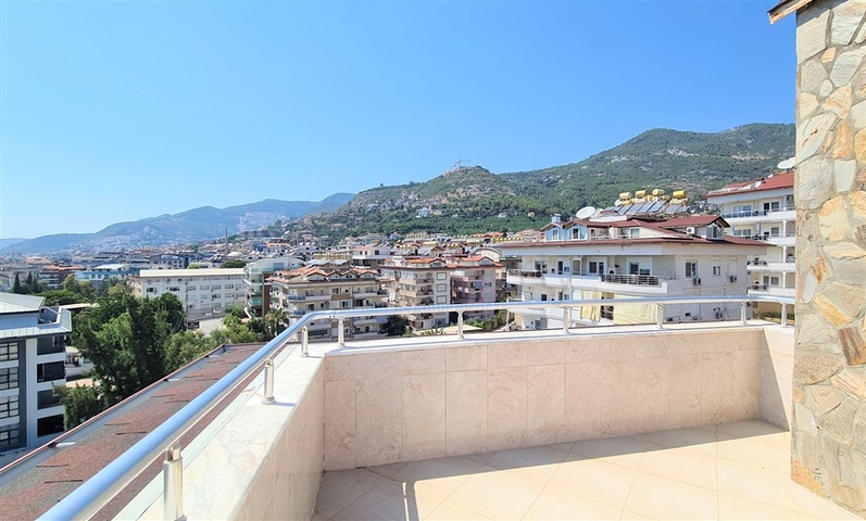 4+1 penthouse with sea view in the very center of Alanya