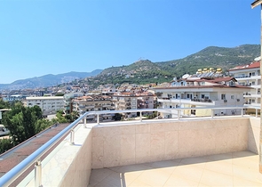 4+1 penthouse with sea view in the very center of Alanya