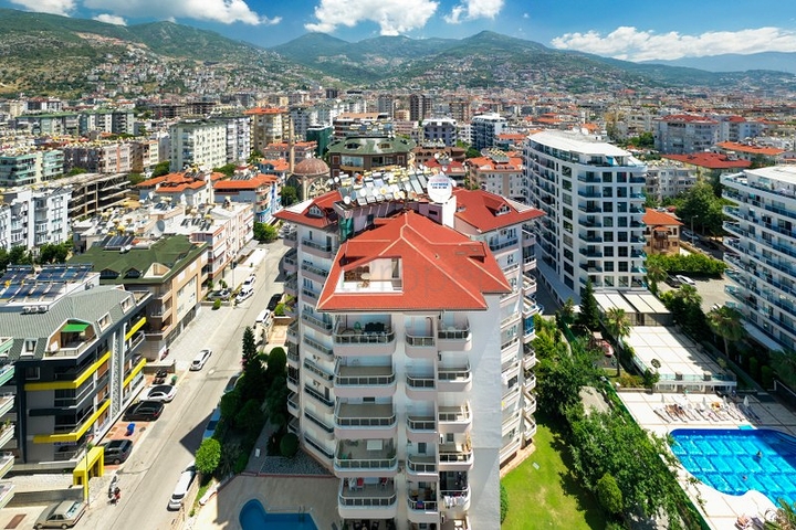 Spacious 3+1 apartment in the very center of Alanya