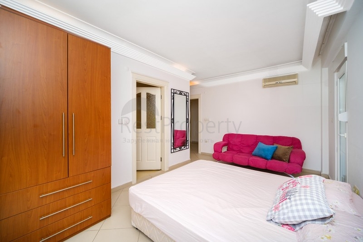 Spacious 3+1 apartment in the very center of Alanya