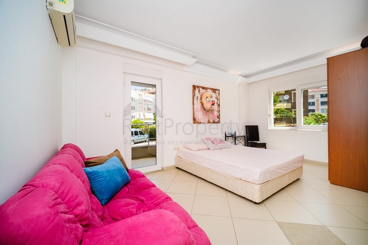 Spacious 3+1 apartment in the very center of Alanya